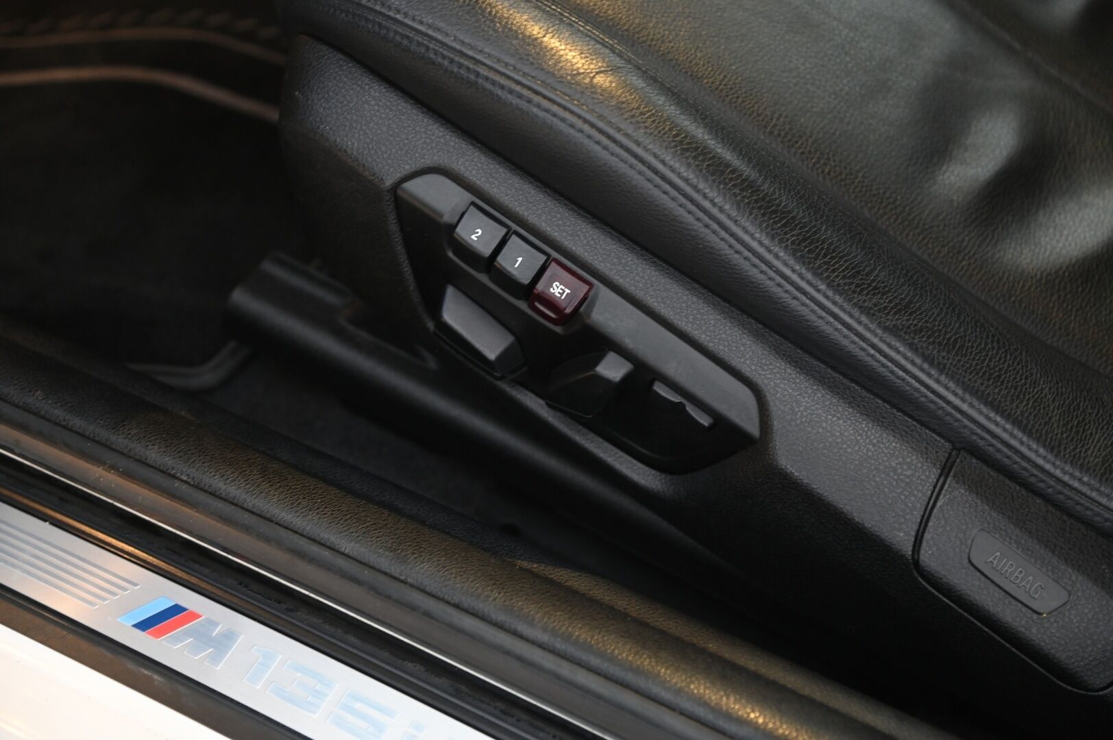 BMW 135 2015 F21 Hatchback M135i A xDrive - Proff navi | Kattoikkuna | H&K | Nahkasisusta | Mhd stage 2 | Xhp stage 3 | 02/26 leimattu