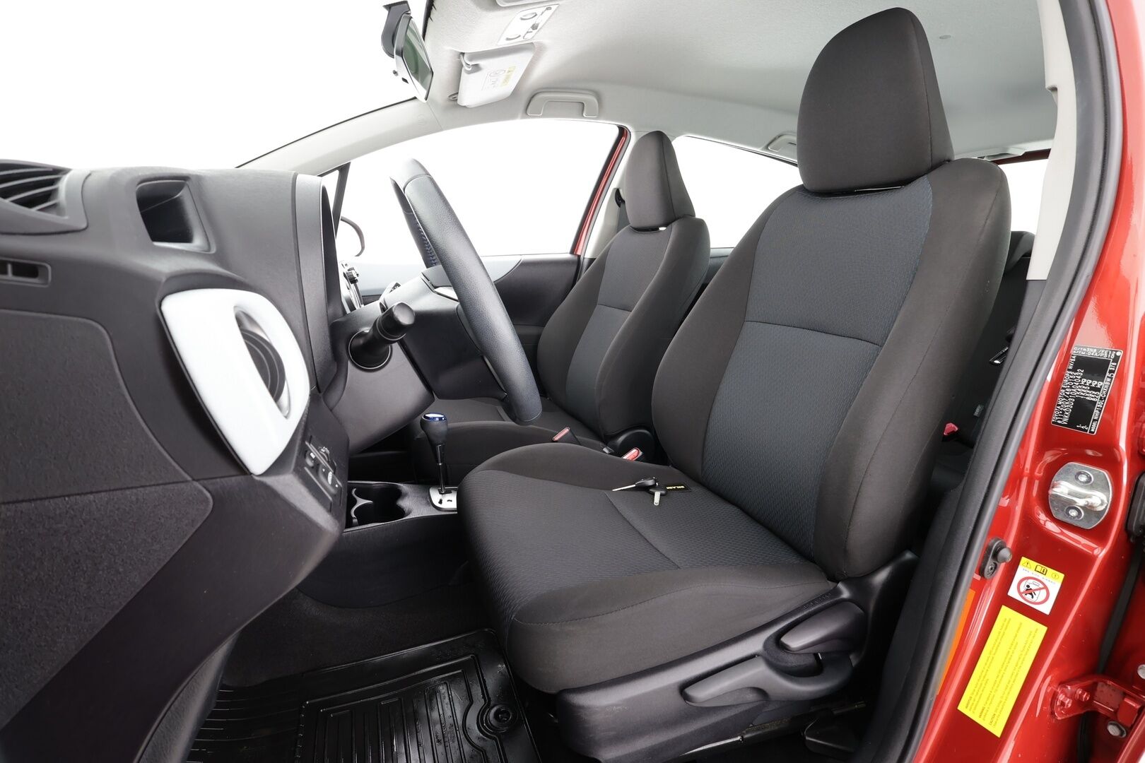 Toyota Yaris 2013 Hybrid Active 5ov * Suomi-auto / Navi / Lohkolämmitin / P.kamera / 2xRenkaat * - Merkkihuollettu - Osta nyt, maksa vasta ensi vuonna