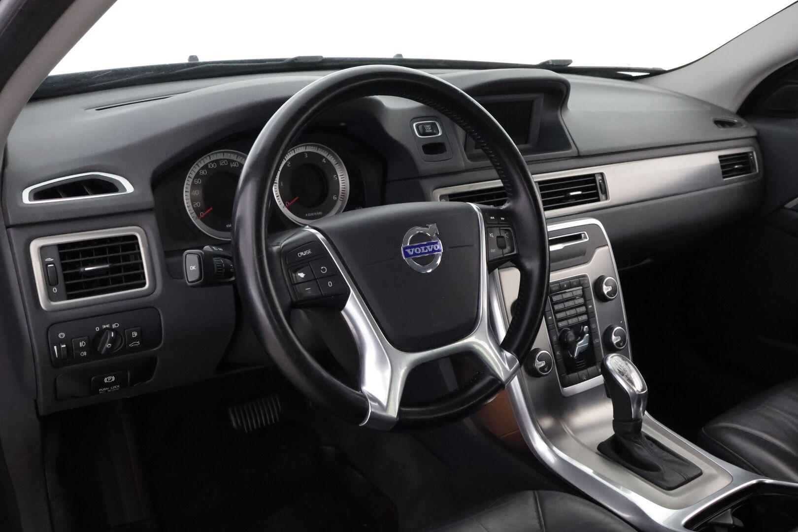 Volvo V70 2013 D2 Momentum Business aut * Webasto / Vetokoukku / Puolinahkasisusta / Xenon / Akt.Kaarrevalot / High Perf Audio - Juuri tullut Tampereelle / Facelift!