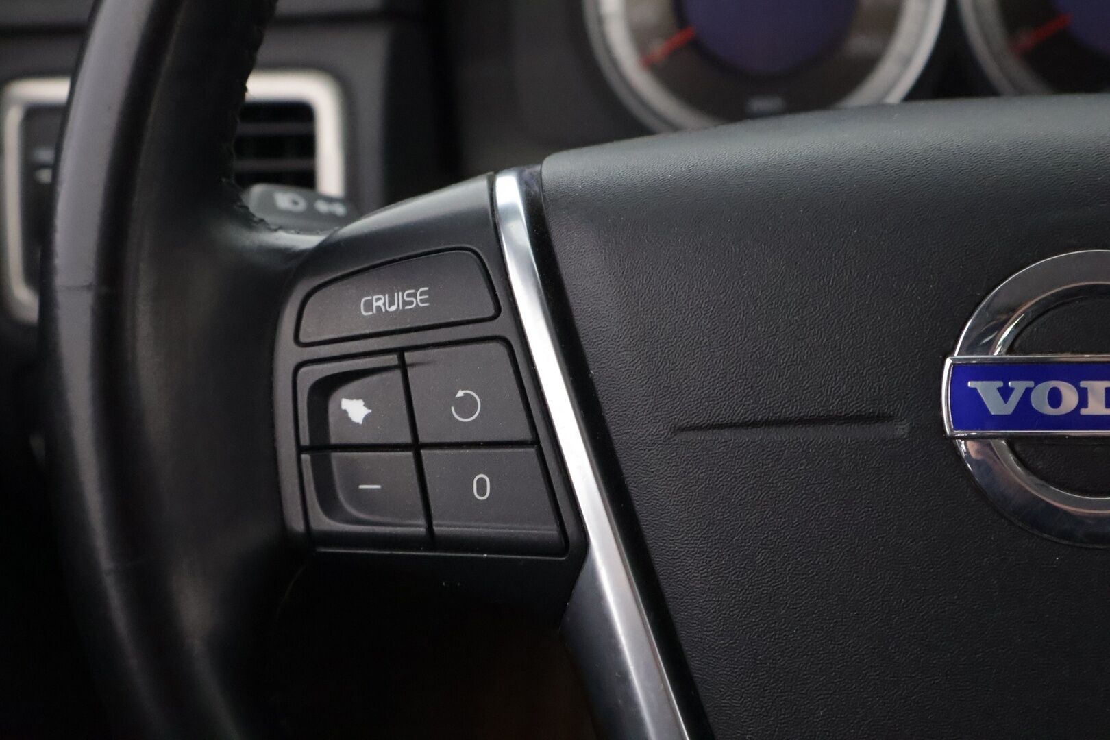 Volvo V70 2013 D2 Momentum Business aut * Webasto / Vetokoukku / Puolinahkasisusta / Xenon / Akt.Kaarrevalot / High Perf Audio - Juuri tullut Tampereelle / Facelift!