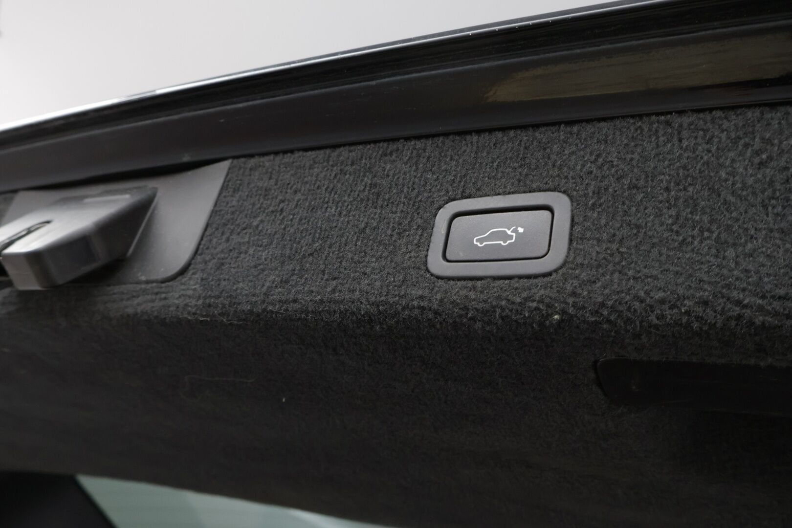 Volvo V70 2013 D2 Momentum Business aut * Webasto / Vetokoukku / Puolinahkasisusta / Xenon / Akt.Kaarrevalot / High Perf Audio - Juuri tullut Tampereelle / Facelift!