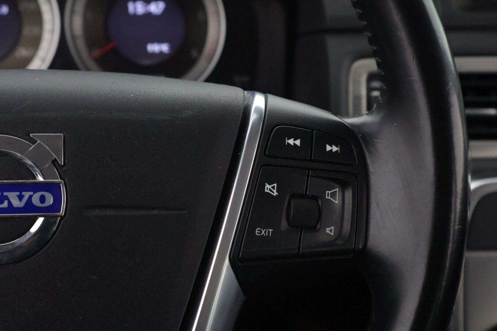 Volvo V70 2013 D2 Momentum Business aut * Webasto / Vetokoukku / Puolinahkasisusta / Xenon / Akt.Kaarrevalot / High Perf Audio - Juuri tullut Tampereelle / Facelift!