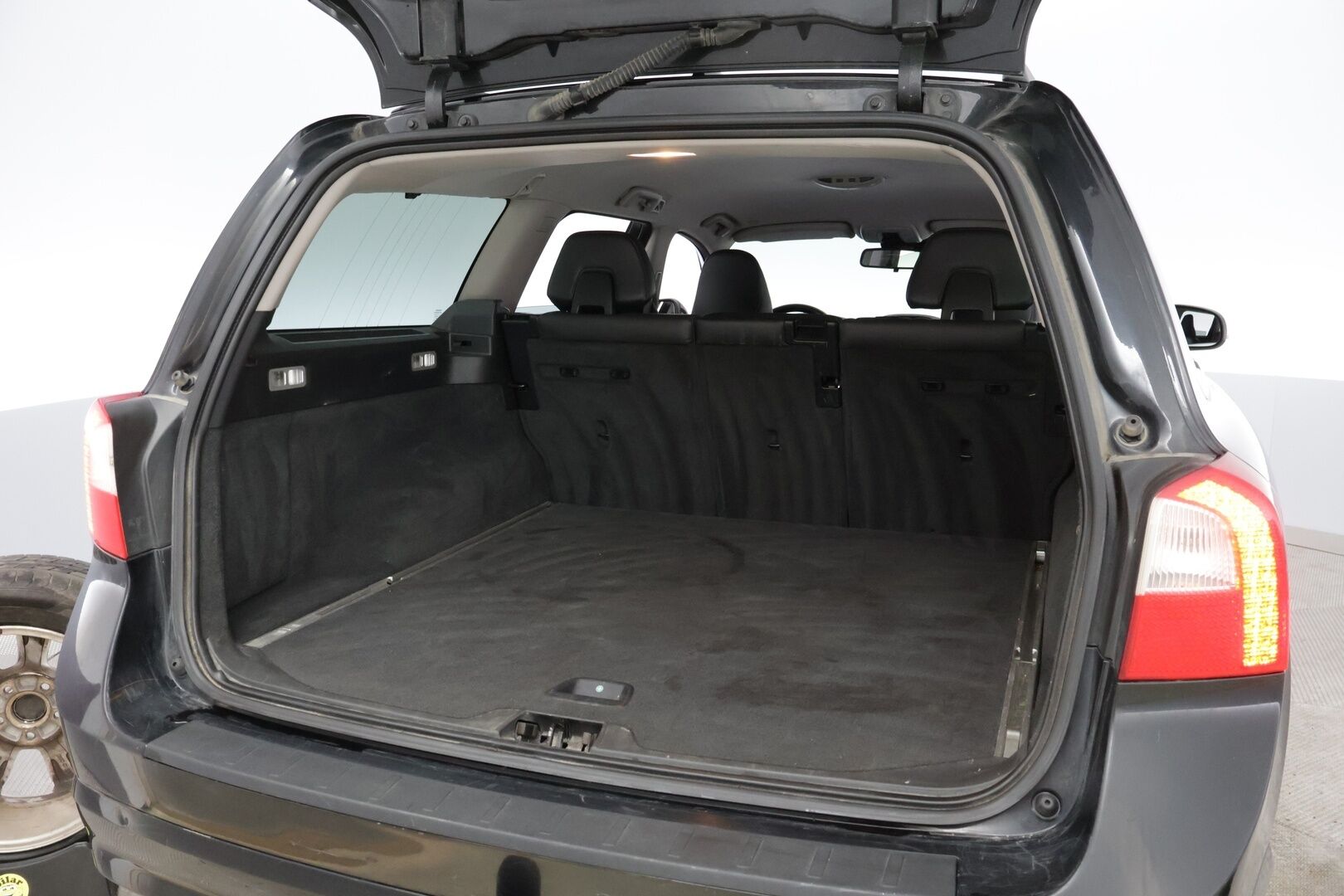 Volvo V70 2013 D2 Momentum Business aut * Webasto / Vetokoukku / Puolinahkasisusta / Xenon / Akt.Kaarrevalot / High Perf Audio - Juuri tullut Tampereelle / Facelift!