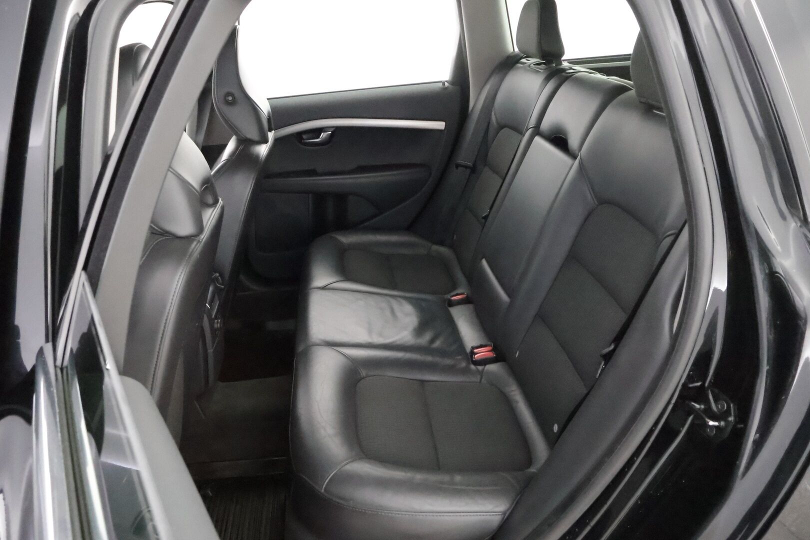 Volvo V70 2013 D2 Momentum Business aut * Webasto / Vetokoukku / Puolinahkasisusta / Xenon / Akt.Kaarrevalot / High Perf Audio - Juuri tullut Tampereelle / Facelift!