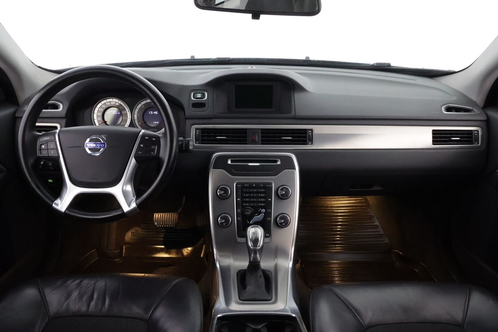 Volvo V70 2013 D2 Momentum Business aut * Webasto / Vetokoukku / Puolinahkasisusta / Xenon / Akt.Kaarrevalot / High Perf Audio - Juuri tullut Tampereelle / Facelift!