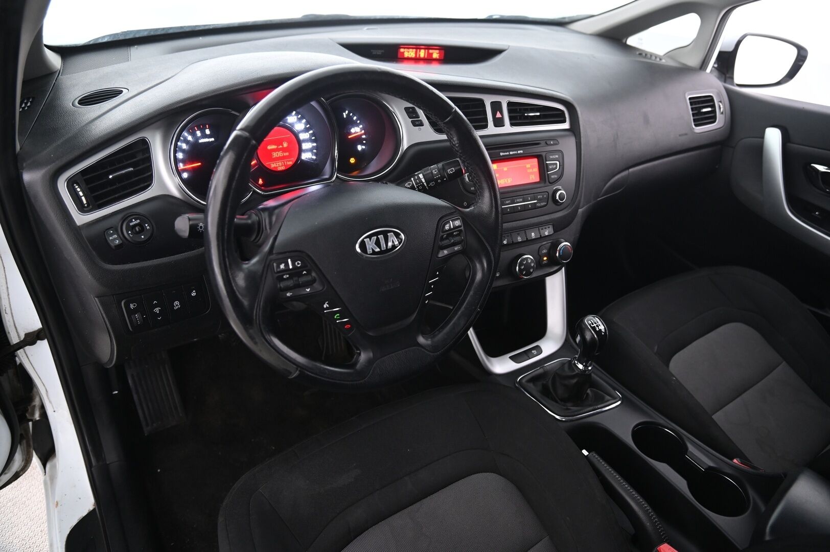 Kia cee'd 2014 1,6 CRDi ISG EX 5D EcoDynamics - *Myydään Huutokaupat.com kautta*
