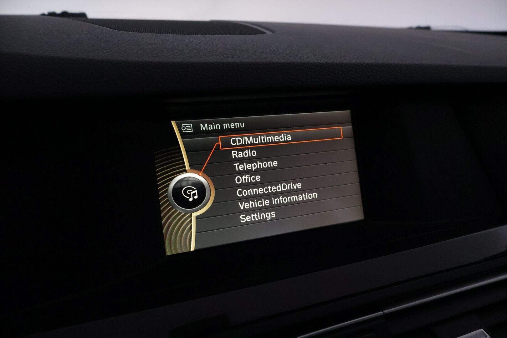 BMW 520 2013 TwinPower Turbo A F11 Touring Business Automatic *Vakionopeudensäädin / Lohko+S.lämmitin / Vetokoukku / S.Luukku* - *Asiallisesti huollettu / Kahdet hyvät renkaat alumiinivantein / Juuri Katsastettu!*