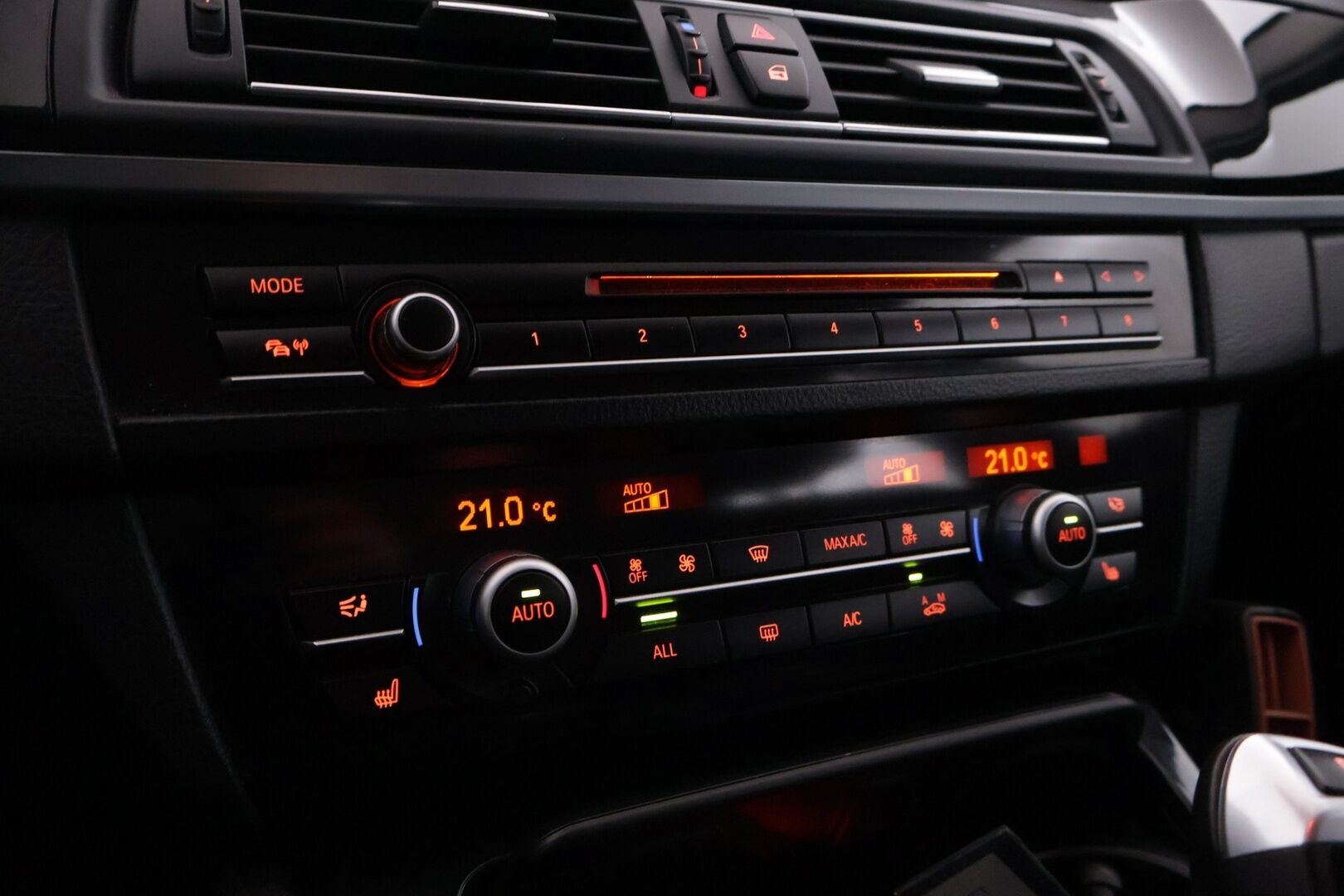 BMW 520 2013 TwinPower Turbo A F11 Touring Business Automatic *Vakionopeudensäädin / Lohko+S.lämmitin / Vetokoukku / S.Luukku* - *Asiallisesti huollettu / Kahdet hyvät renkaat alumiinivantein*