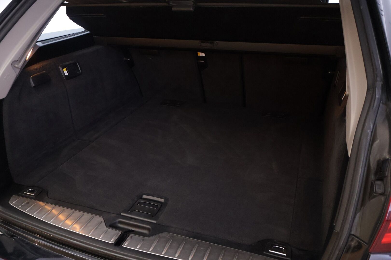 BMW 520 2013 TwinPower Turbo A F11 Touring Business Automatic *Vakionopeudensäädin / Lohko+S.lämmitin / Vetokoukku / S.Luukku* - *Asiallisesti huollettu / Kahdet hyvät renkaat alumiinivantein*