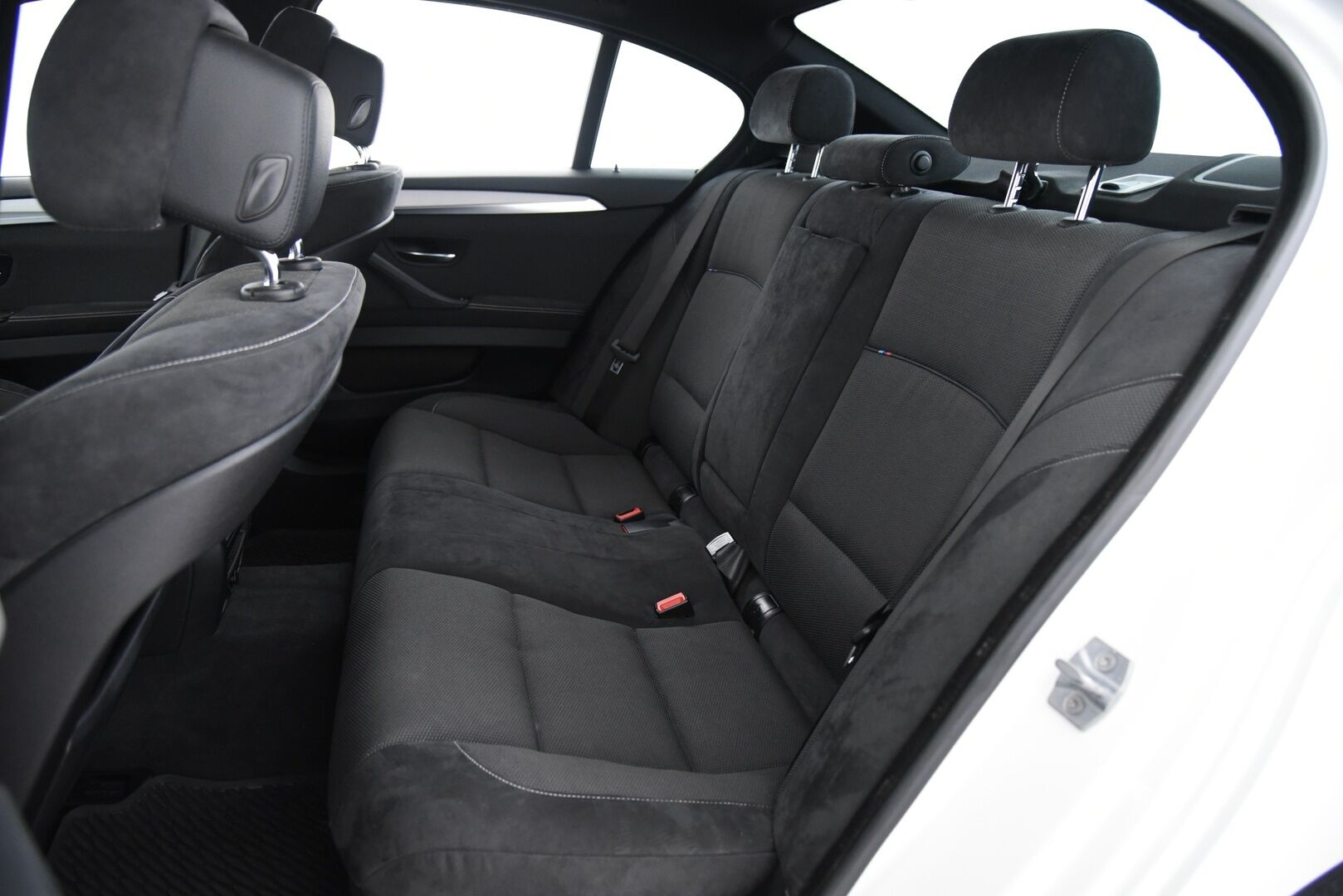 BMW 520 2013 TwinPower Turbo A F10 Sedan Business Automatic M-Sport / P. Kamera / Vakkari / Xenon / 2x Renkaat / Sähköpenkit - Juuri huollettu!