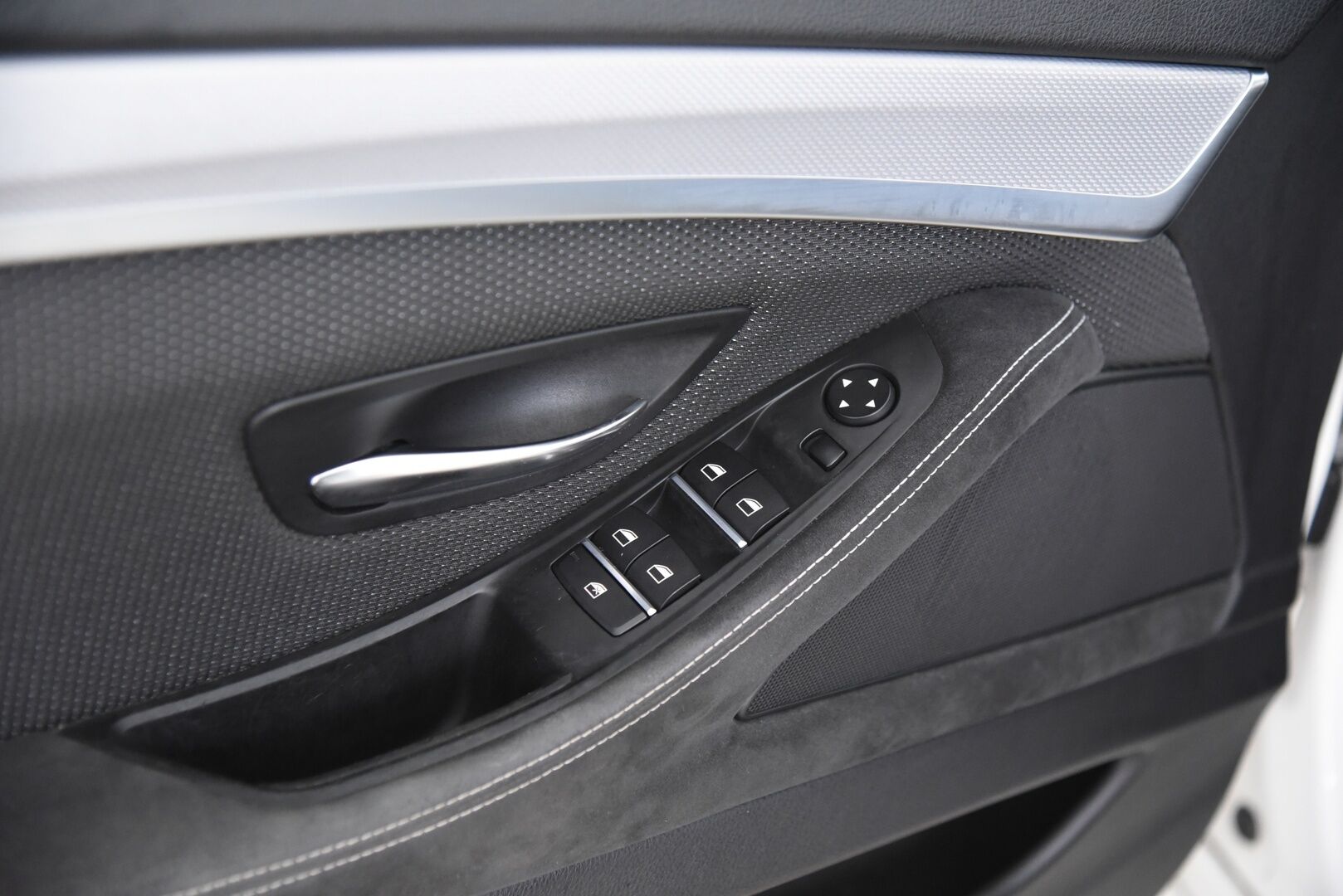 BMW 520 2013 TwinPower Turbo A F10 Sedan Business Automatic M-Sport / P. Kamera / Vakkari / Xenon / 2x Renkaat / Sähköpenkit - Juuri huollettu!