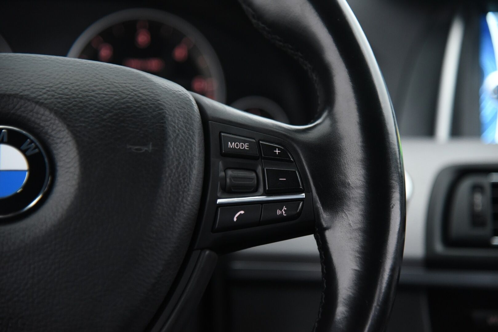 BMW 520 2013 TwinPower Turbo A F10 Sedan Business Automatic M-Sport / P. Kamera / Vakkari / Xenon / 2x Renkaat / Sähköpenkit - Juuri huollettu!