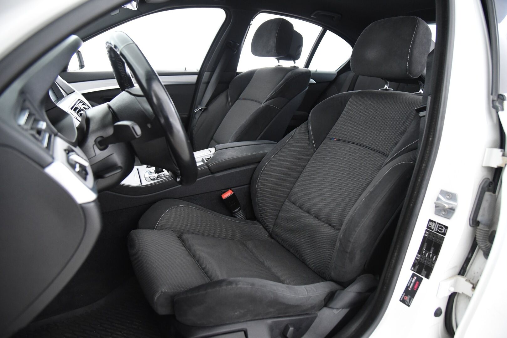 BMW 520 2013 TwinPower Turbo A F10 Sedan Business Automatic M-Sport / P. Kamera / Vakkari / Xenon / 2x Renkaat / Sähköpenkit - Juuri huollettu!