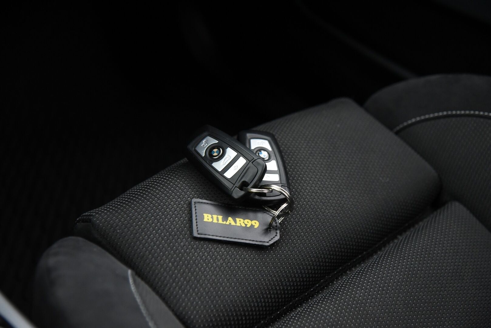 BMW 520 2013 TwinPower Turbo A F10 Sedan Business Automatic M-Sport / P. Kamera / Vakkari / Xenon / 2x Renkaat / Sähköpenkit - Juuri huollettu!