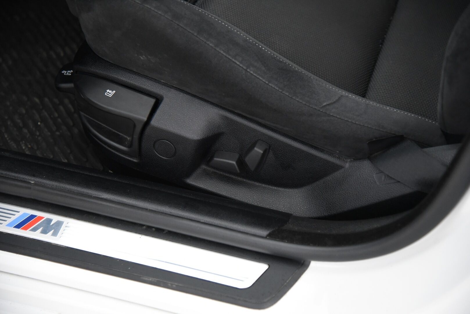 BMW 520 2013 TwinPower Turbo A F10 Sedan Business Automatic M-Sport / P. Kamera / Vakkari / Xenon / 2x Renkaat / Sähköpenkit - Juuri huollettu!