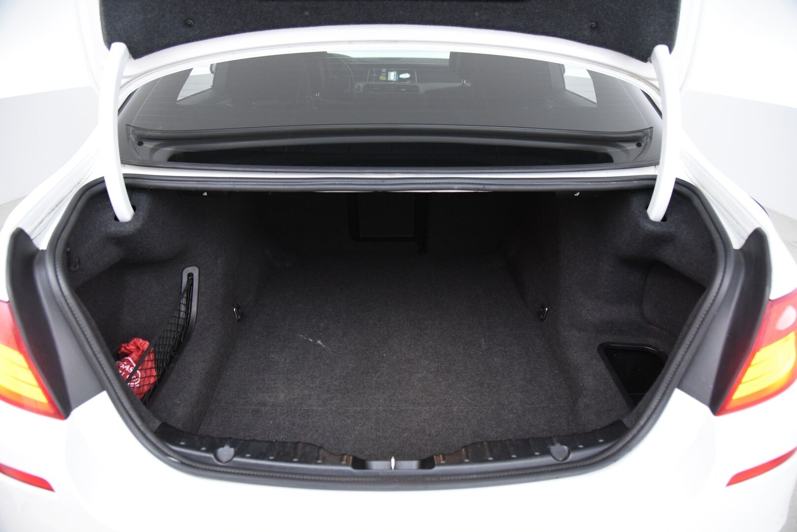 BMW 520 2013 TwinPower Turbo A F10 Sedan Business Automatic M-Sport / P. Kamera / Vakkari / Xenon / 2x Renkaat / Sähköpenkit - Juuri huollettu!