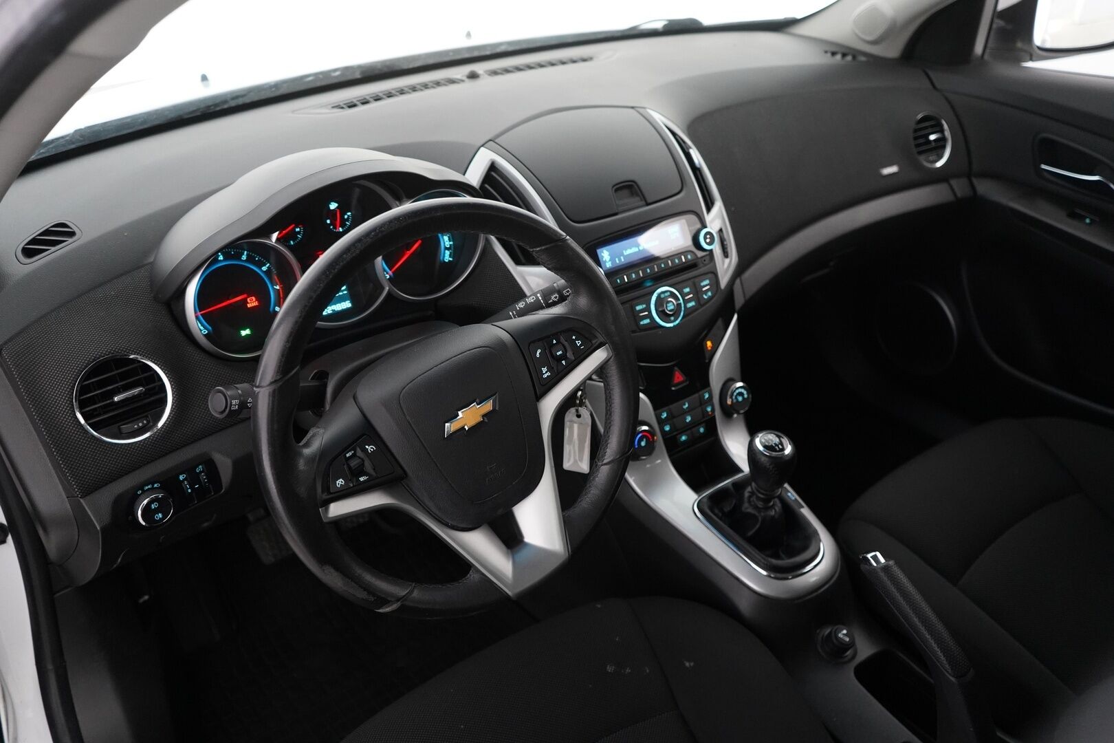 Chevrolet Cruze 2013 SW LT 1,6 91kW MT5 * Vetokoukku / Ilmastointi / Bluetooth / Lohko / Vakkari * - Suomi-auto / Kahdet renkaat alumiinivantein / Myydään juuri katsastettuna