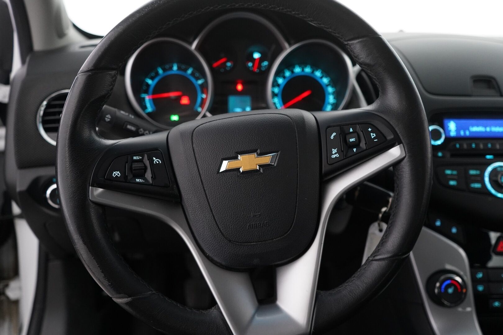Chevrolet Cruze 2013 SW LT 1,6 91kW MT5 * Vetokoukku / Ilmastointi / Bluetooth / Lohko / Vakkari * - Suomi-auto / Kahdet renkaat alumiinivantein / Myydään juuri katsastettuna