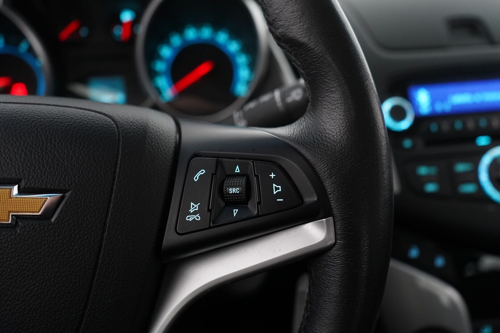 Chevrolet Cruze 2013 SW LT 1,6 91kW MT5 * Vetokoukku / Ilmastointi / Bluetooth / Lohko / Vakkari * - Suomi-auto / Kahdet renkaat alumiinivantein / Myydään juuri katsastettuna