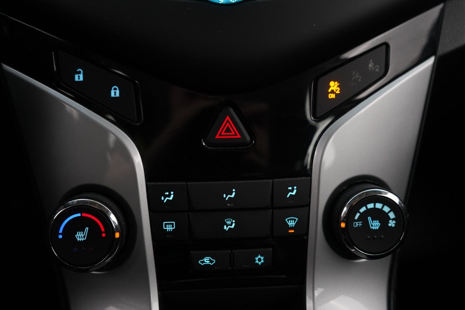 Chevrolet Cruze 2013 SW LT 1,6 91kW MT5 * Vetokoukku / Ilmastointi / Bluetooth / Lohko / Vakkari * - Suomi-auto / Kahdet renkaat alumiinivantein / Myydään juuri katsastettuna