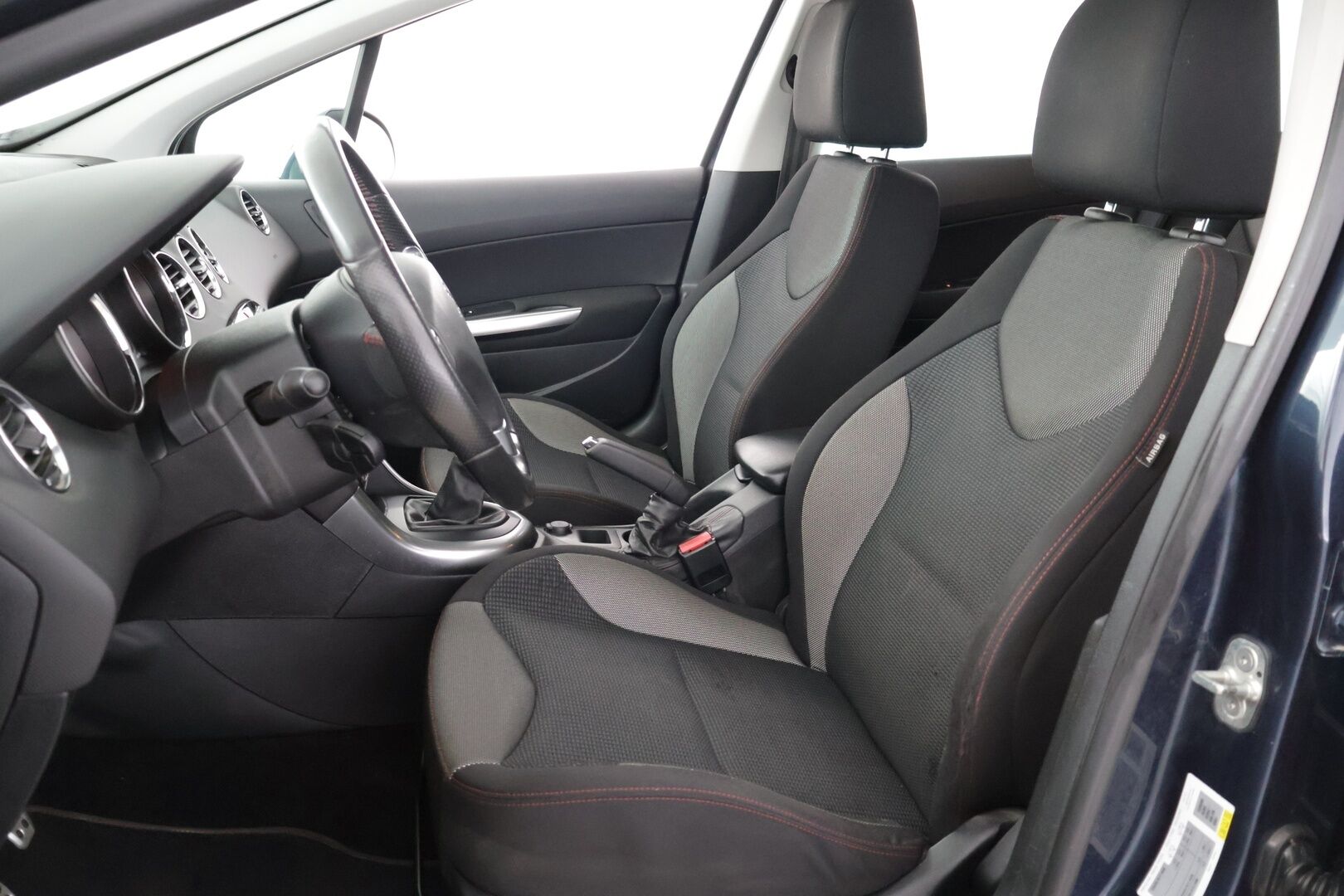 Peugeot 308 2013 SW Style Sportium VTi 120 *Myydään Huutokaupat.com* - *Myydään Huutokaupat.com* | P-Tutka | | Vetokoukku | Penkinlämmittimet | Lohko ja sisäpistoke | Hyvä huoltohistoria