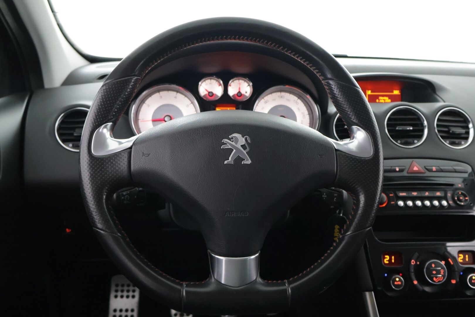 Peugeot 308 2013 SW Style Sportium VTi 120 *Myydään Huutokaupat.com* - *Myydään Huutokaupat.com* | P-Tutka | | Vetokoukku | Penkinlämmittimet | Lohko ja sisäpistoke | Hyvä huoltohistoria