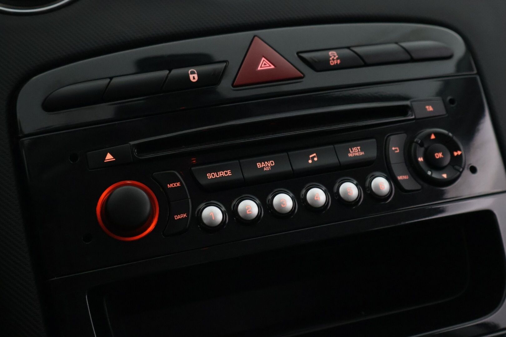 Peugeot 308 2013 SW Style Sportium VTi 120 *Myydään Huutokaupat.com* - *Myydään Huutokaupat.com* | P-Tutka | | Vetokoukku | Penkinlämmittimet | Lohko ja sisäpistoke | Hyvä huoltohistoria