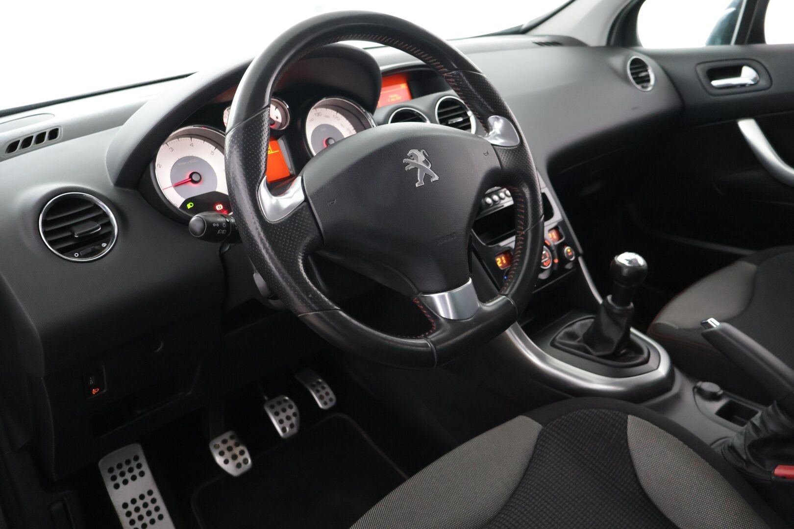 Peugeot 308 2013 SW Style Sportium VTi 120 *Myydään Huutokaupat.com* - *Myydään Huutokaupat.com* | P-Tutka | | Vetokoukku | Penkinlämmittimet | Lohko ja sisäpistoke | Hyvä huoltohistoria