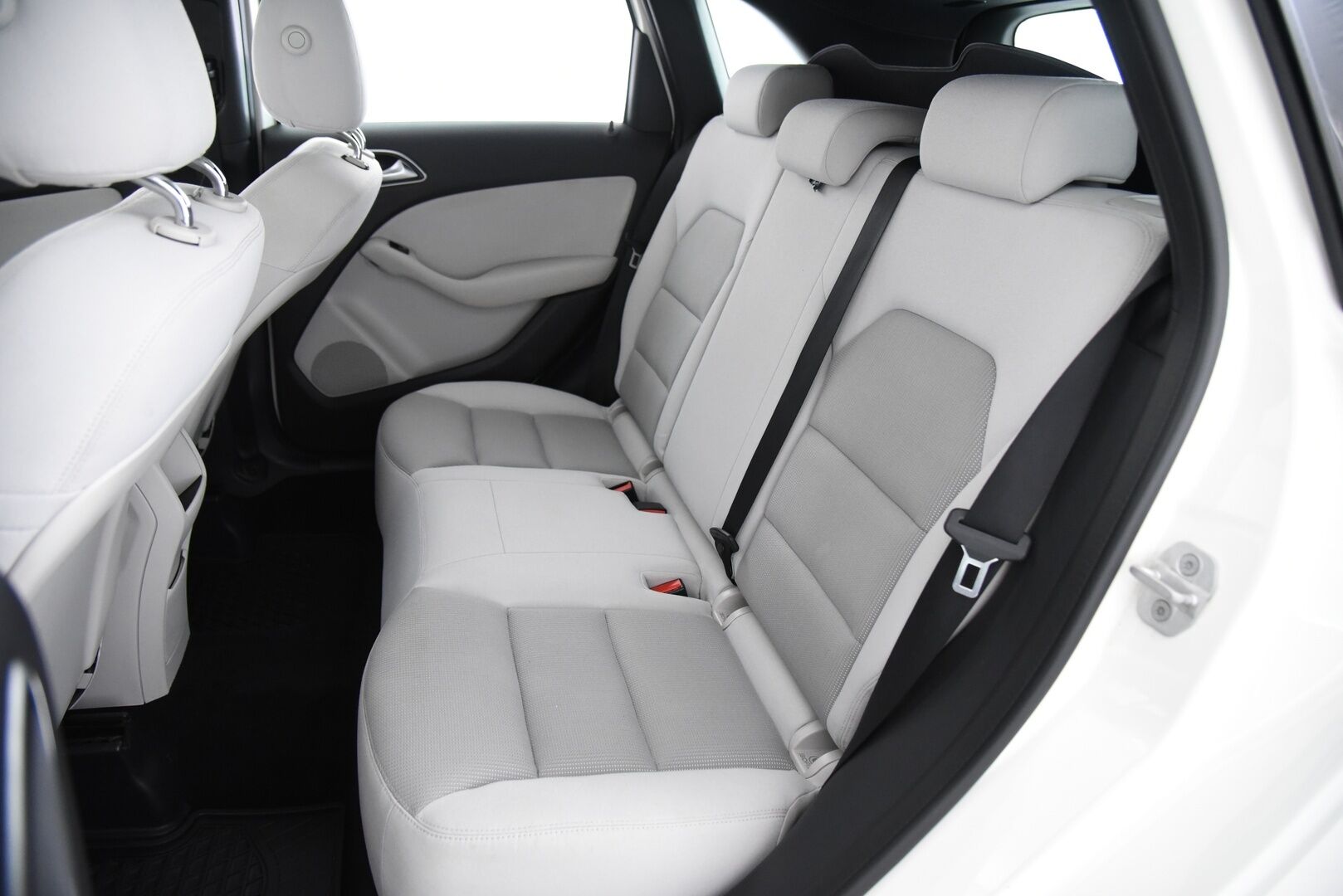 Mercedes-Benz B 2013 180 BE A Premium Business / Suomi-Auto / Vakkari / Navi / Koukku - Panorama / P. Tutkat / Hyvällä huoltohistorialla! 