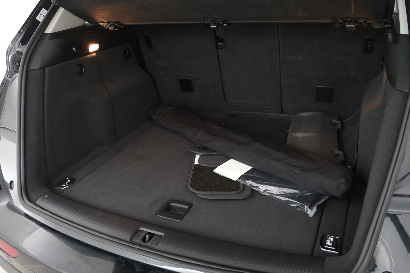 Audi Q5 2013 Business 2,0 TDI 130 kW quattro S tronic / Webasto / 2x renkaat / Vetokoukku / Merkkiliikkeen huoltokirja - Juuri Saapunut! / Merkkihuollettu / 1-Omisteinen