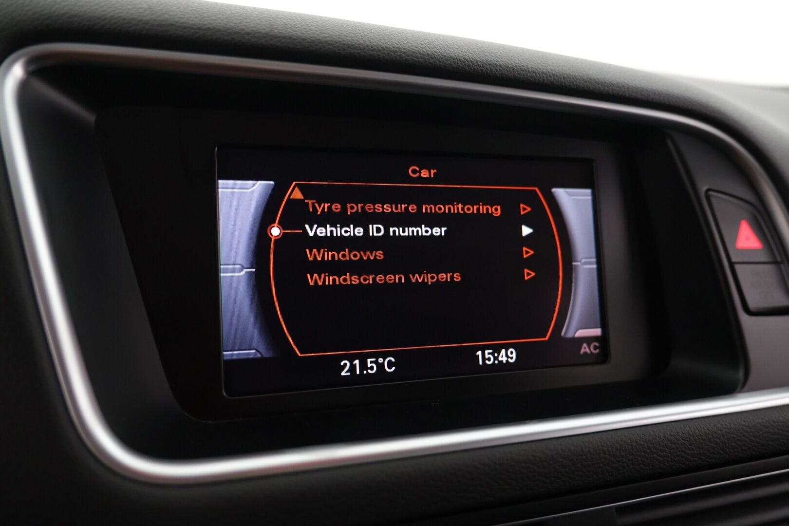 Audi Q5 2014 Business 2,0 TDI 130 kW quattro S tronic / Webasto / 2x renkaat / Vetokoukku / Merkkiliikkeen huoltokirja - Juuri Saapunut! / Merkkihuollettu / 1-Omisteinen