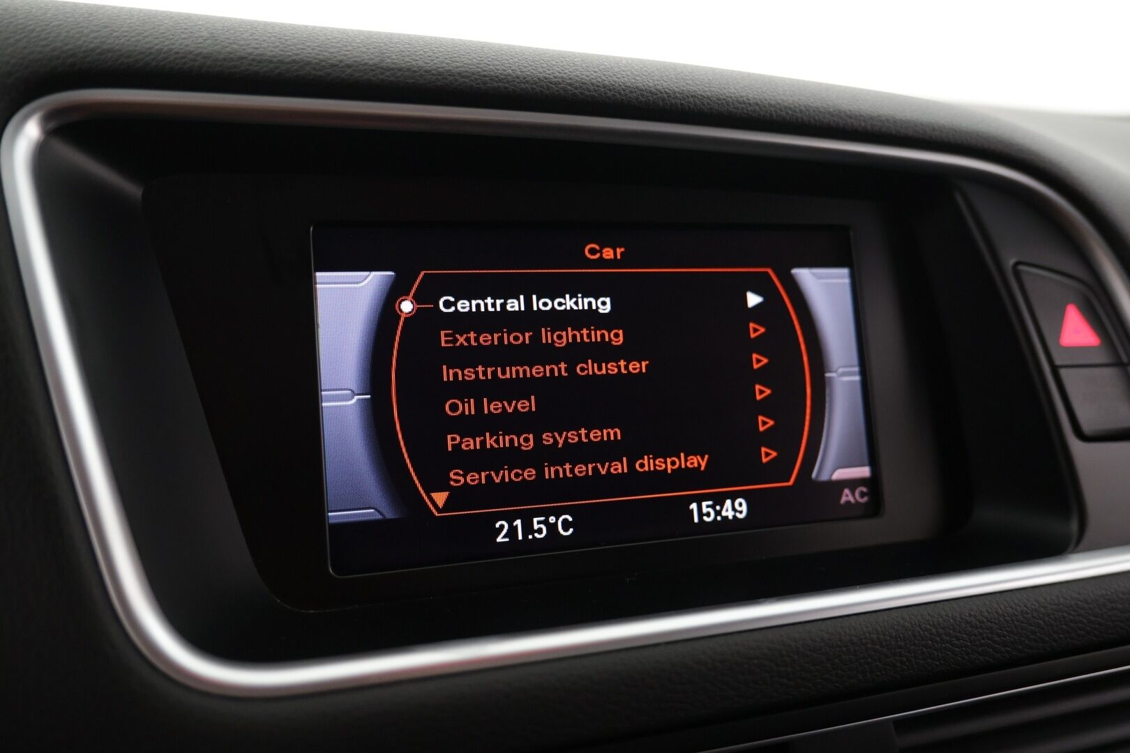 Audi Q5 2014 Business 2,0 TDI 130 kW quattro S tronic / Webasto / 2x renkaat / Vetokoukku / Merkkiliikkeen huoltokirja - Juuri Saapunut! / Merkkihuollettu / 1-Omisteinen