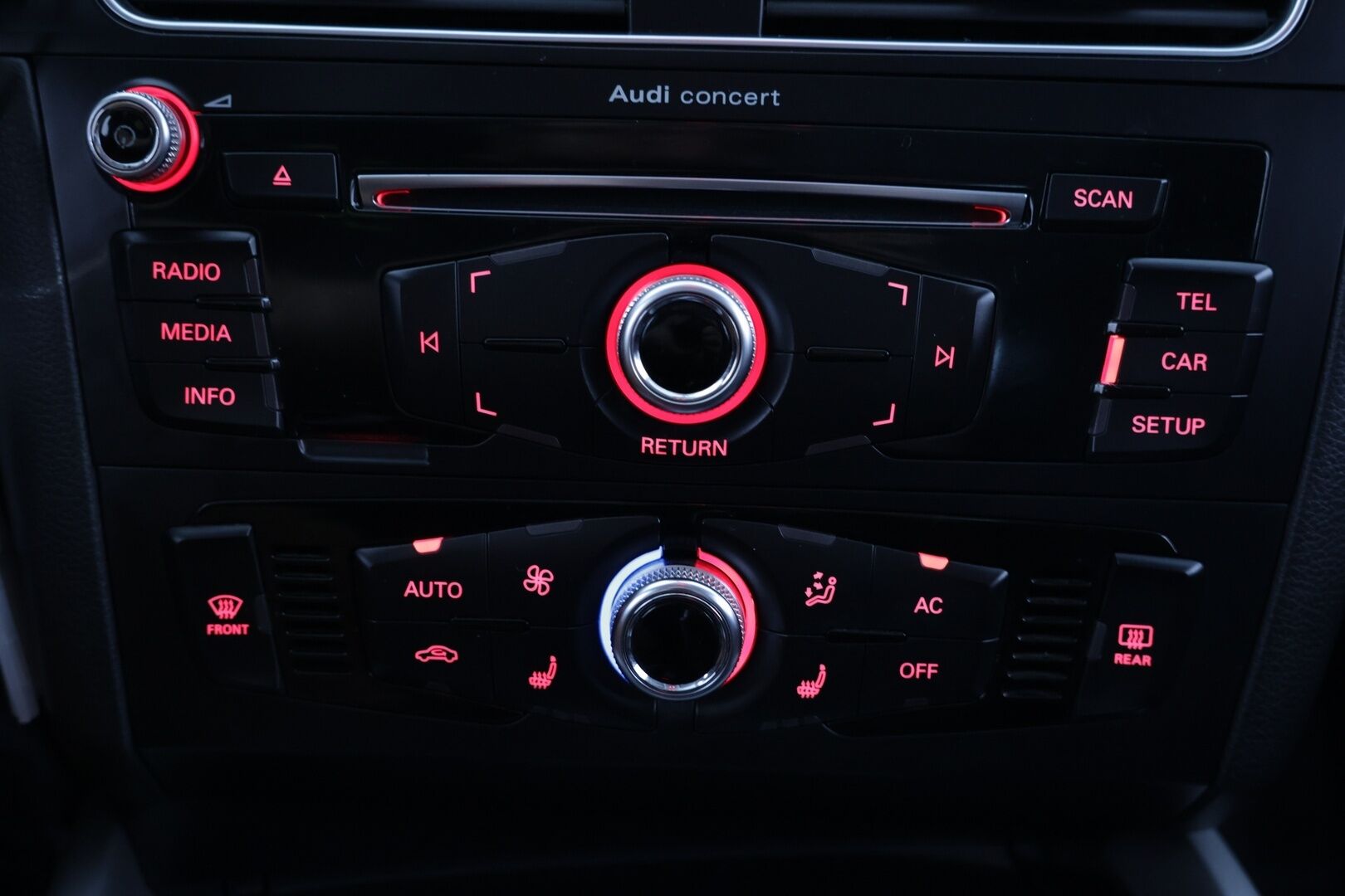 Audi Q5 2014 Business 2,0 TDI 130 kW quattro S tronic / Webasto / 2x renkaat / Vetokoukku / Merkkiliikkeen huoltokirja - Juuri Saapunut! / Merkkihuollettu / 1-Omisteinen