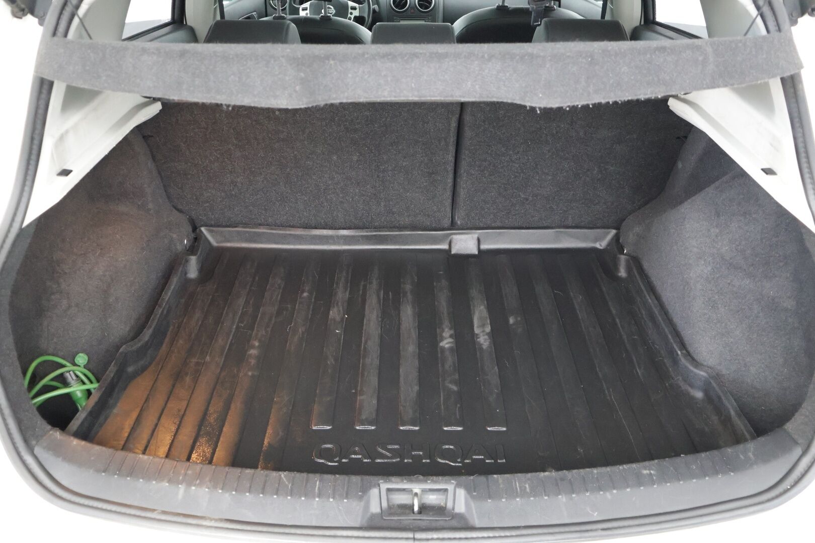 Nissan Qashqai 2013 1,6L Stop / Start System Style 360 2WD 5M/T AVM * Lasikatto / Vetokoukku / 360 kamera / Lohko * - Tarkka huoltohistoria / 2x erittäin hyvät renkaat / Suomi-auto