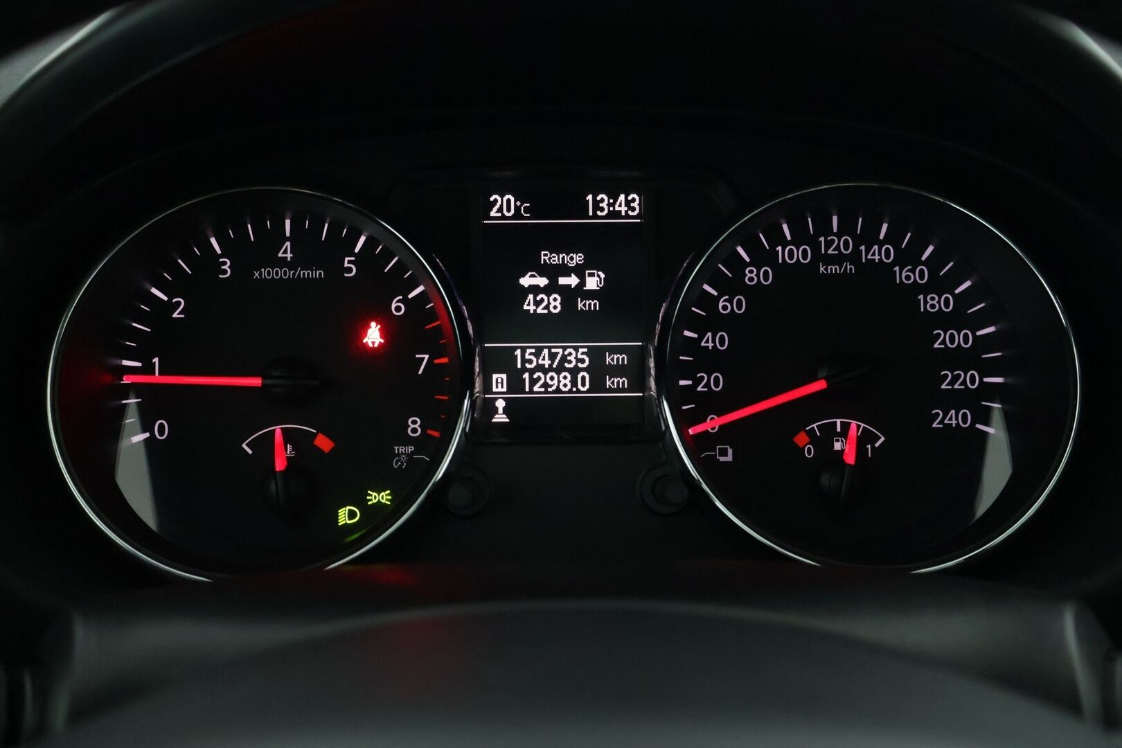 Nissan Qashqai 2013 1,6L Stop / Start System Style 360 2WD 5M/T AVM * Lasikatto / Vetokoukku / 360 kamera / Lohko * - Tarkka huoltohistoria / 2x erittäin hyvät renkaat / Suomi-auto