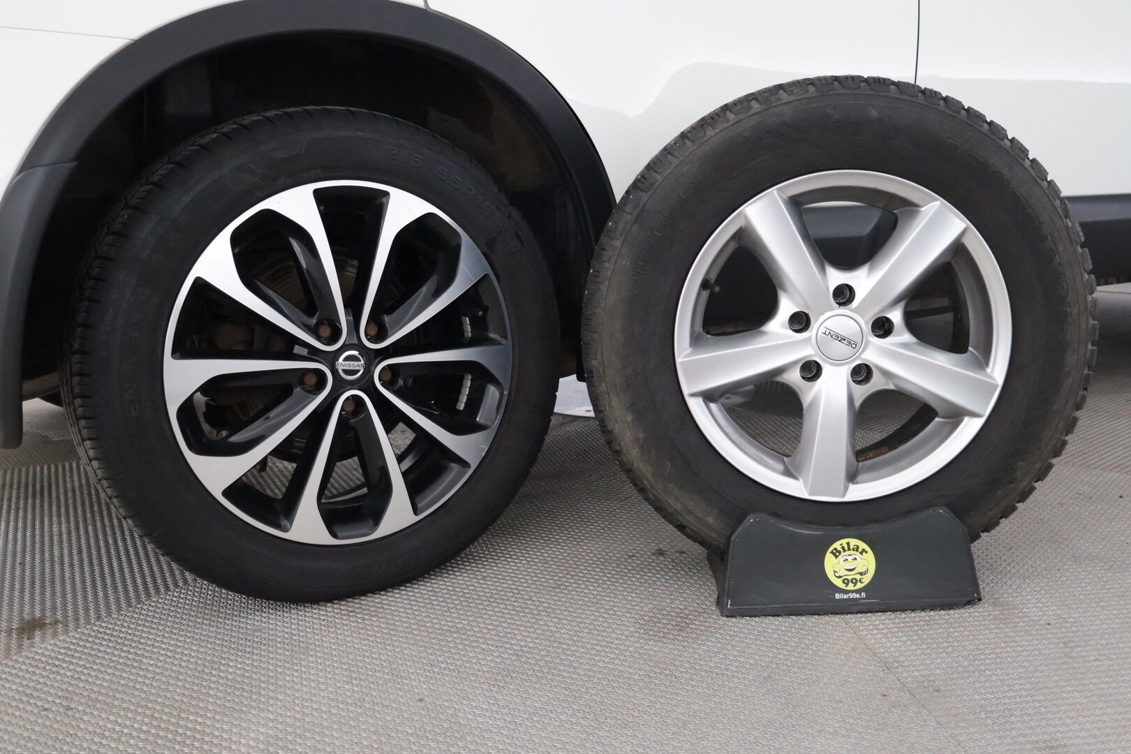 Nissan Qashqai 2013 1,6L Stop / Start System Style 360 2WD 5M/T AVM * Lasikatto / Vetokoukku / 360 kamera / Lohko * - Tarkka huoltohistoria / 2x erittäin hyvät renkaat / Suomi-auto