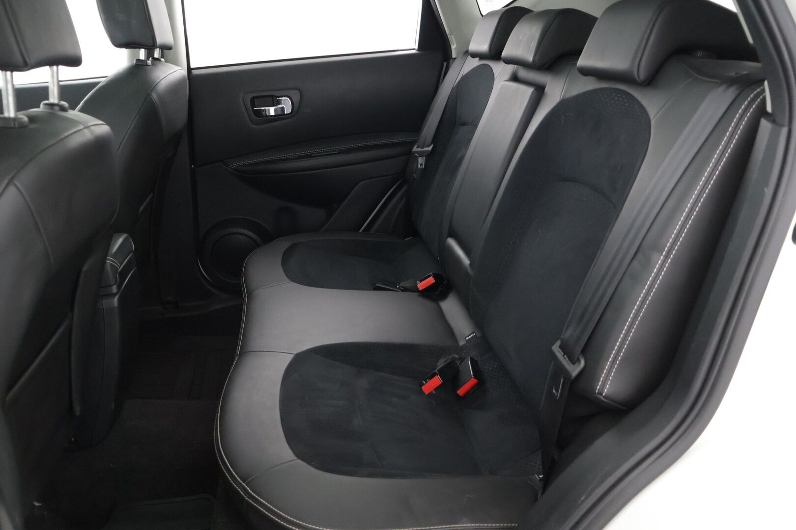 Nissan Qashqai 2013 1,6L Stop / Start System Style 360 2WD 5M/T AVM * Lasikatto / Vetokoukku / 360 kamera / Lohko * - Tarkka huoltohistoria / 2x erittäin hyvät renkaat / Suomi-auto