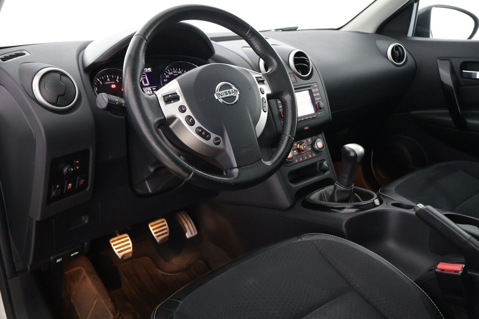 Nissan Qashqai 2013 1,6L Stop / Start System Style 360 2WD 5M/T AVM * Lasikatto / Vetokoukku / 360 kamera / Lohko * - Tarkka huoltohistoria / 2x erittäin hyvät renkaat / Suomi-auto