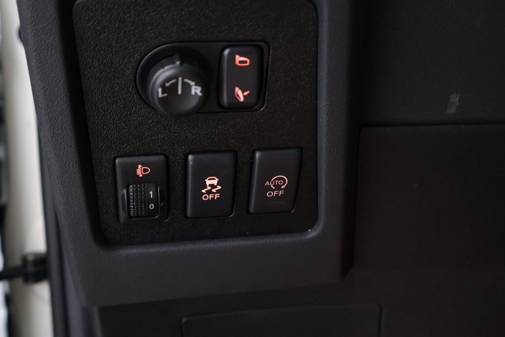 Nissan Qashqai 2013 1,6L Stop / Start System Style 360 2WD 5M/T AVM * Lasikatto / Vetokoukku / 360 kamera / Lohko * - Tarkka huoltohistoria / 2x erittäin hyvät renkaat / Suomi-auto