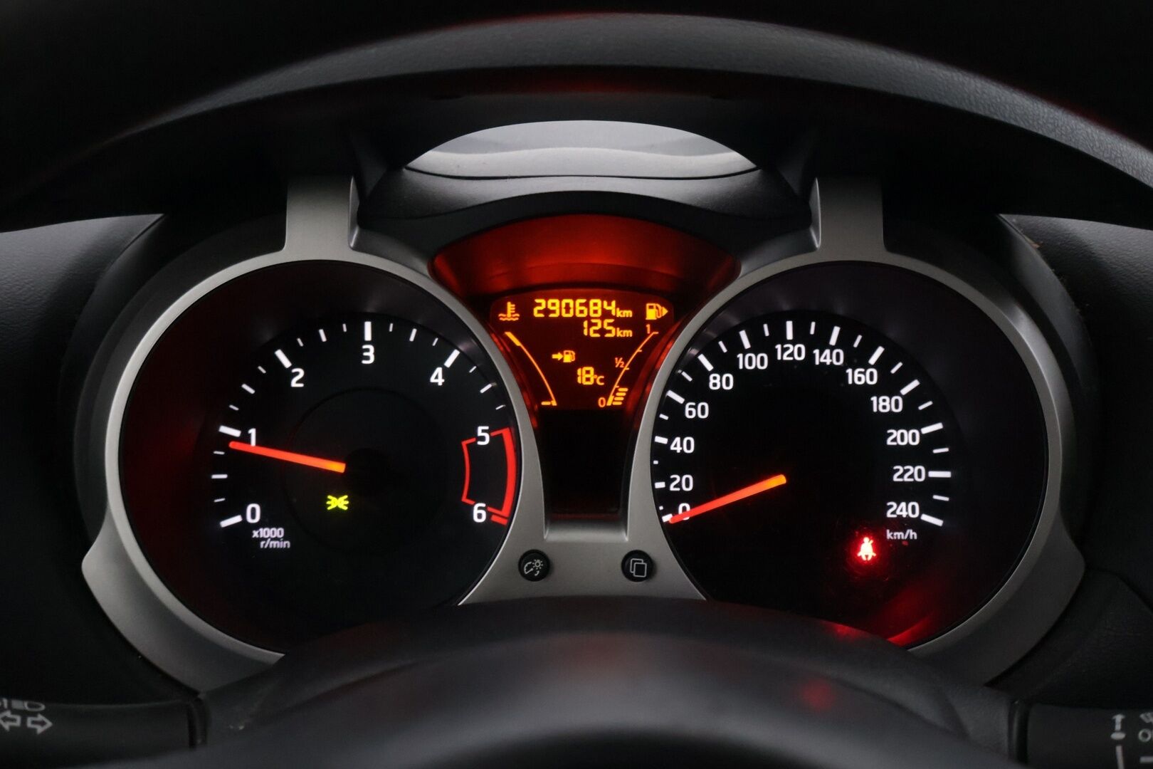 Nissan Juke 2013 1,5dCi Stop/Start System Visia 2WD 6MT - YritysOutlet - Myydään vain yrityksille - *Kahdet hyvät renkaat aluvanteilla!! / Hyvät huollot!*