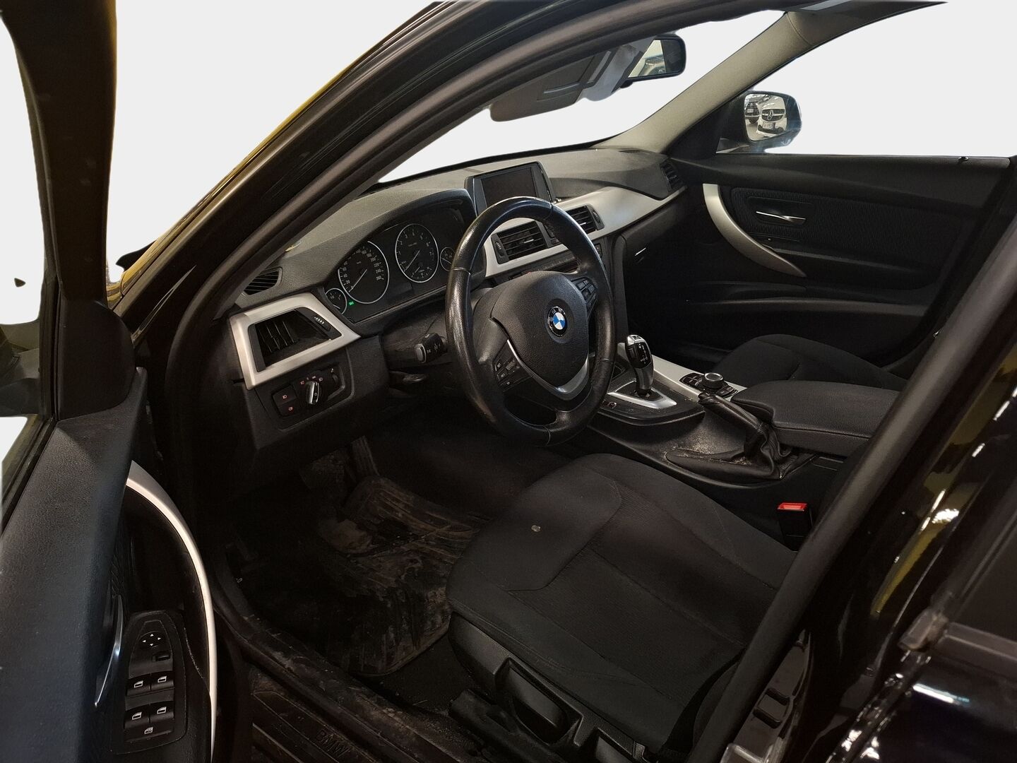 BMW 316 2013 F30 Sedan 316i TwinPower Turbo A Summer Edition * Lohko / Vakkari / Xenonit / Tutka / Bluetooth * - * Särmät huollot / Ketju vaihdettu / Siisti yksilö *