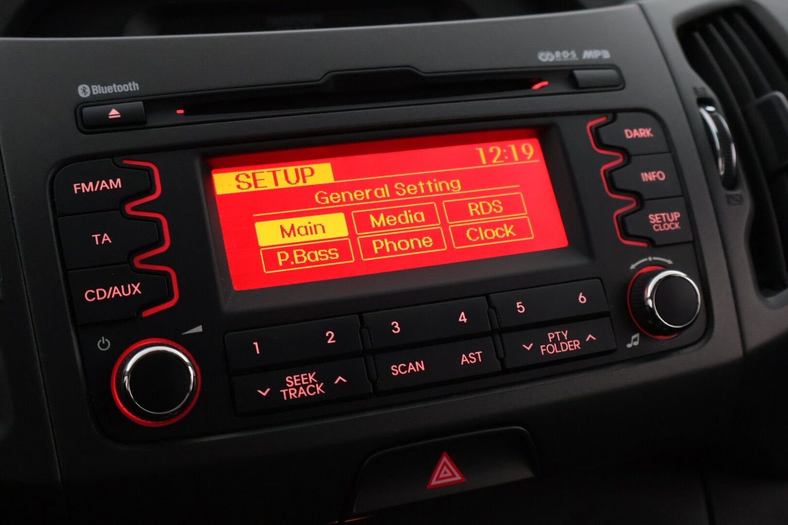 Kia Sportage 2014 1,6 ISG Urban Active EcoDynamics * Vakkari / Suomi-auto / AUX / Penkinlämmittimet * - * Juuri Katsastettu / P-Tutka / Huoltokirja / Ilmastointi / Kahdet renkaat * - HULLUT AVAJAISHULINAT KORKOTARJOUS 3,29 %