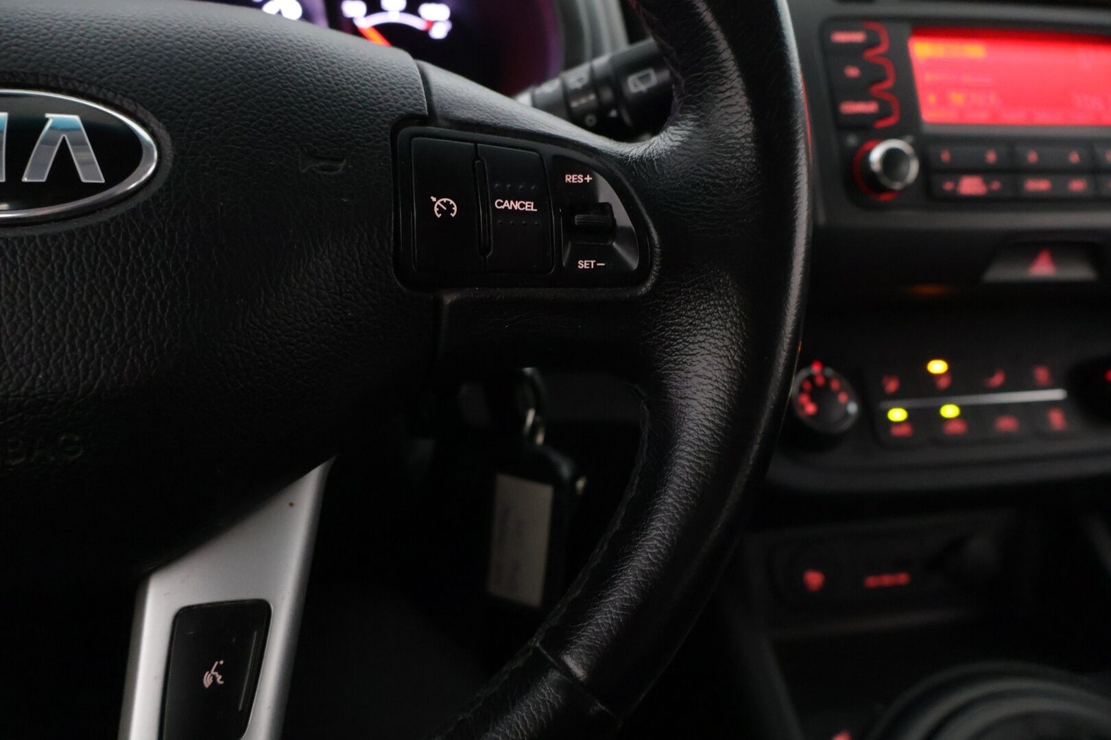 Kia Sportage 2014 1,6 ISG Urban Active EcoDynamics * Vakkari / Suomi-auto / AUX / Penkinlämmittimet * - * Juuri Katsastettu / P-Tutka / Huoltokirja / Ilmastointi / Kahdet renkaat * - HULLUT AVAJAISHULINAT KORKOTARJOUS 3,29 %