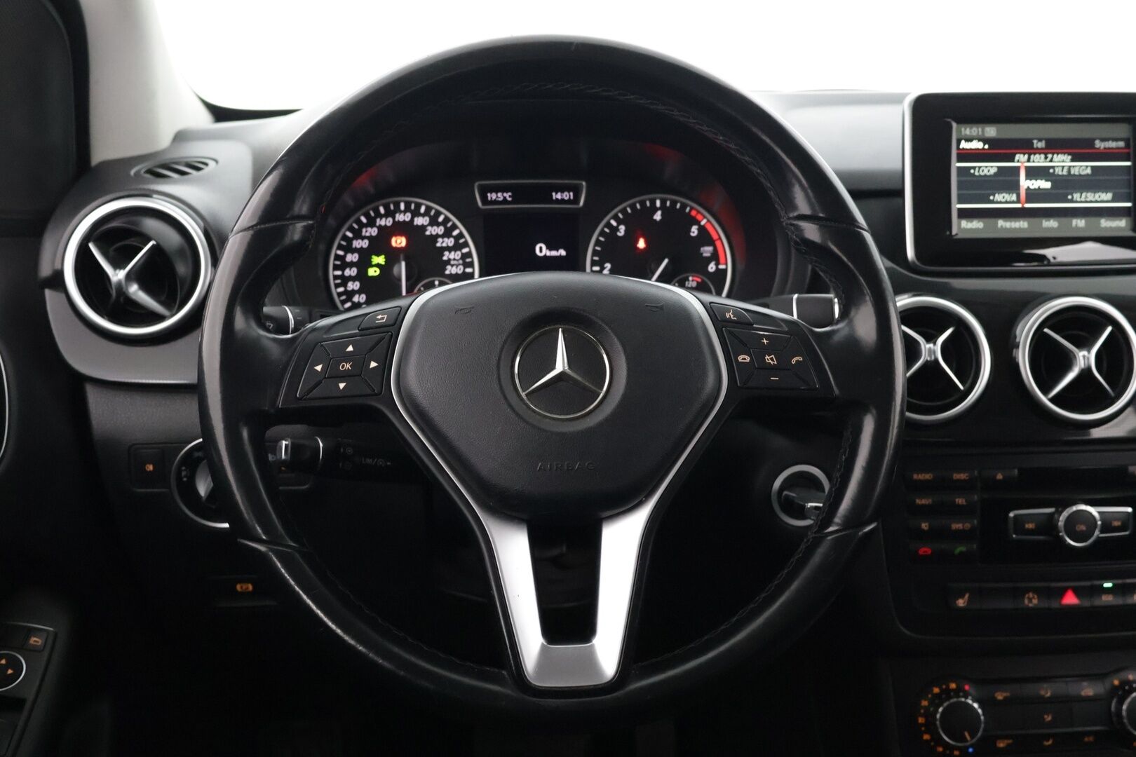 Mercedes-Benz B 2013 200 CDI BE A Premium Business** Tutkat / Kahdet hyvät renkaat / Lohko / Bluetooth audio - CD-Soitin / Vakkari / siisti