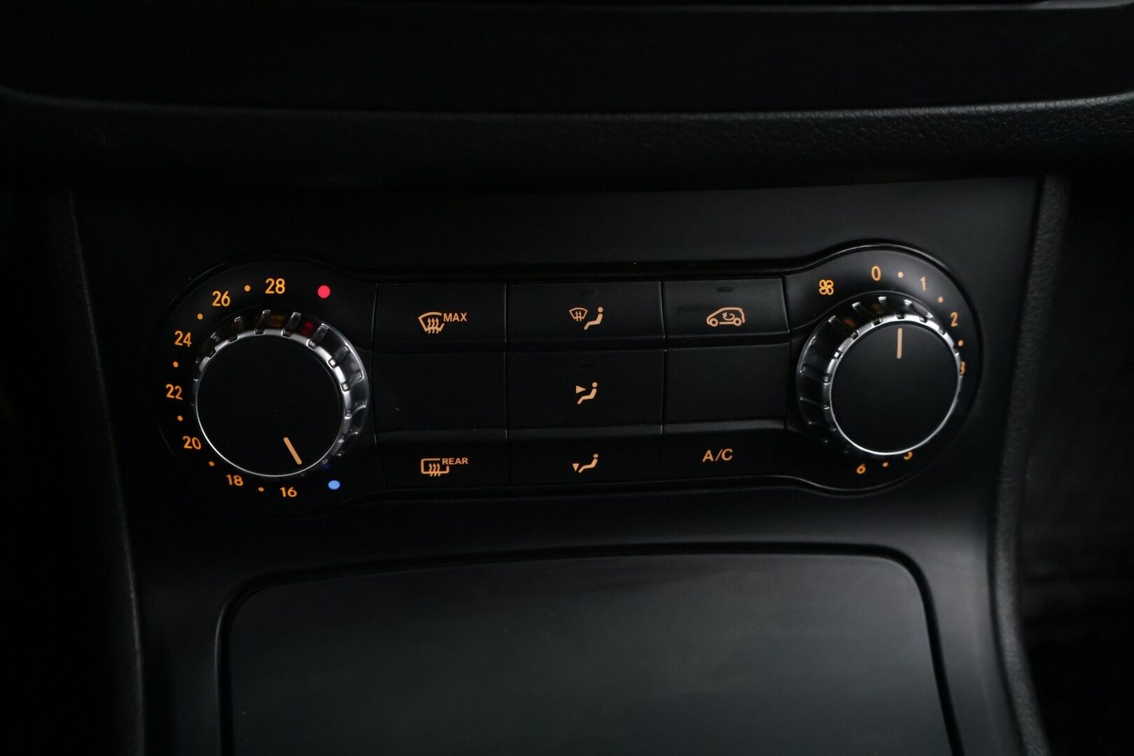 Mercedes-Benz B 2013 200 CDI BE A Premium Business** Tutkat / Kahdet hyvät renkaat / Lohko / Bluetooth audio - CD-Soitin / Vakkari / siisti