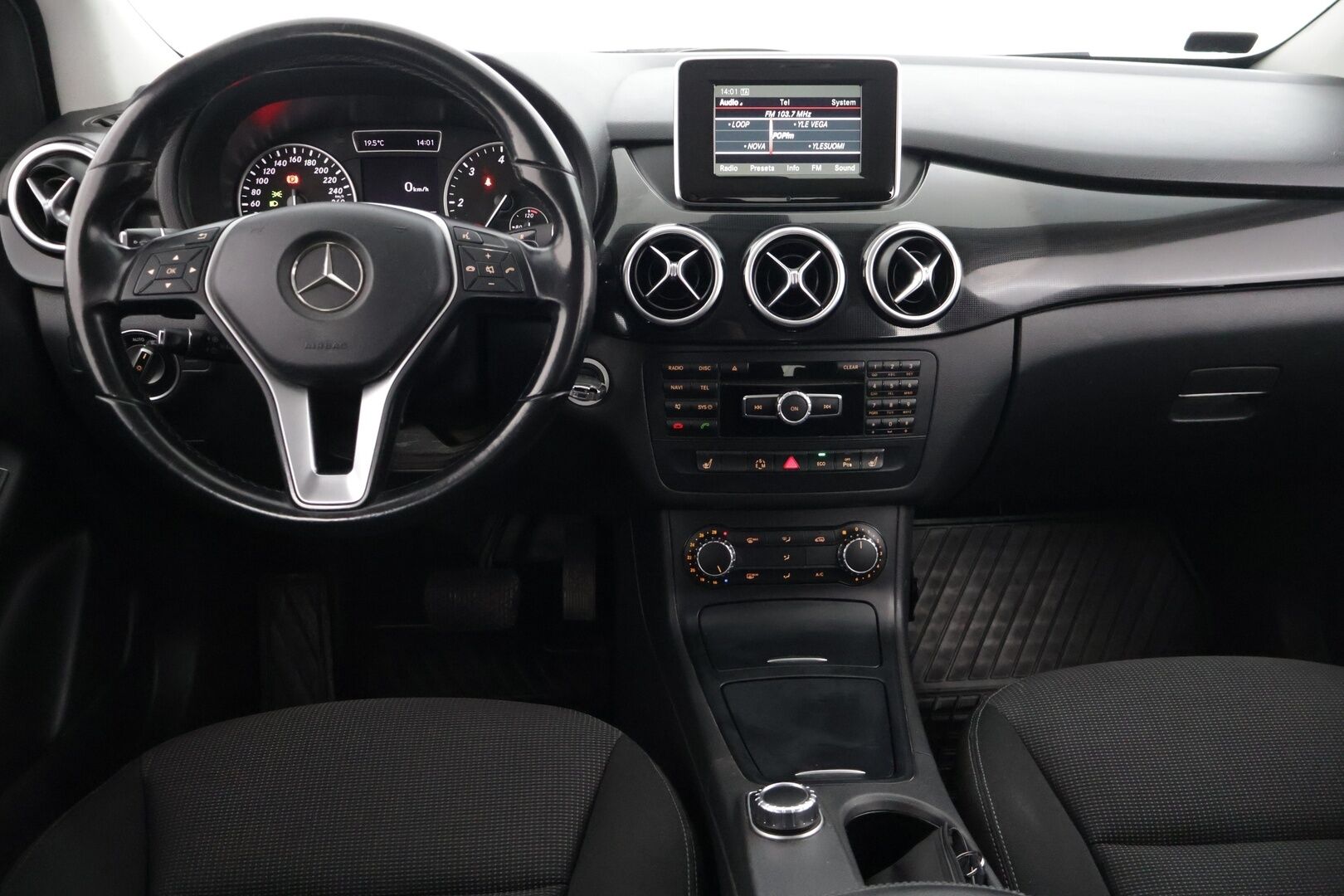 Mercedes-Benz B 2013 200 CDI BE A Premium Business** Tutkat / Kahdet hyvät renkaat / Lohko / Bluetooth audio - CD-Soitin / Vakkari / siisti