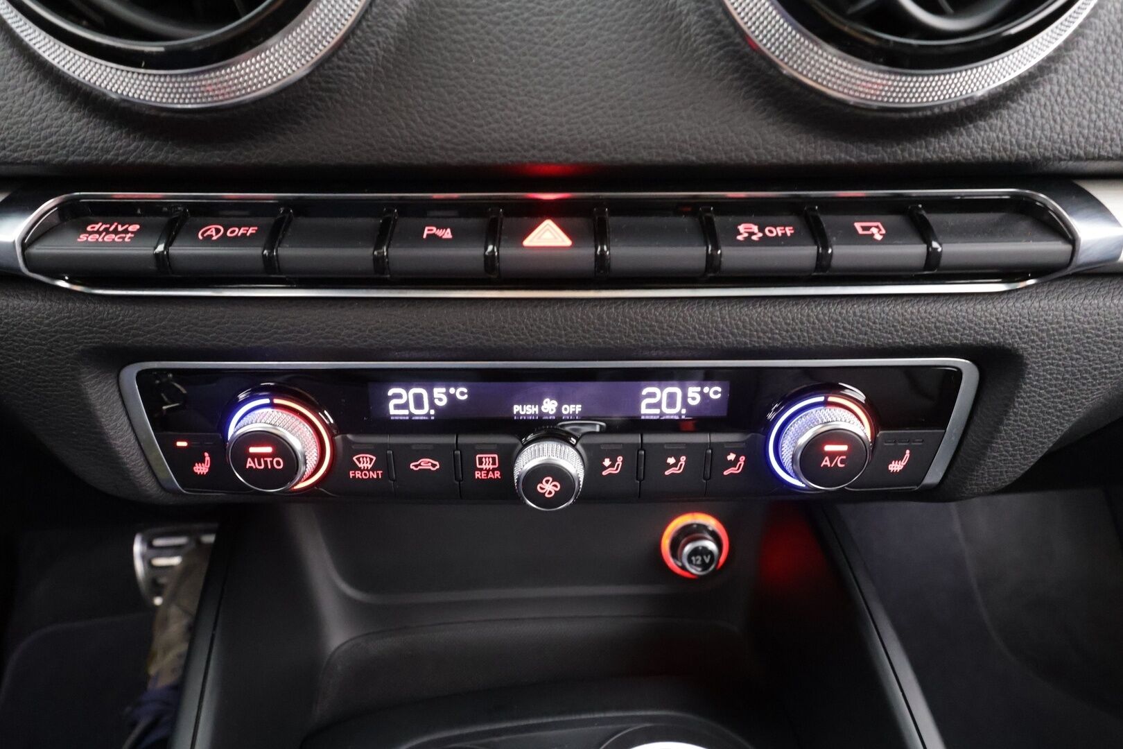 Audi S3 2014 Compact Coupé 2,0 TFSI 221 kW quattro S tronic * Adapt.Vakkari / Timanttinahat / LED / Kattoluukku / Peruutustutkat / Upea! - Kahdet renkaat aluvanteilla / Suomiauto / Hiljattain huollettu! - HULLUT BLACKWEEK JATKOT - KORKOTARJOUS 2,49%