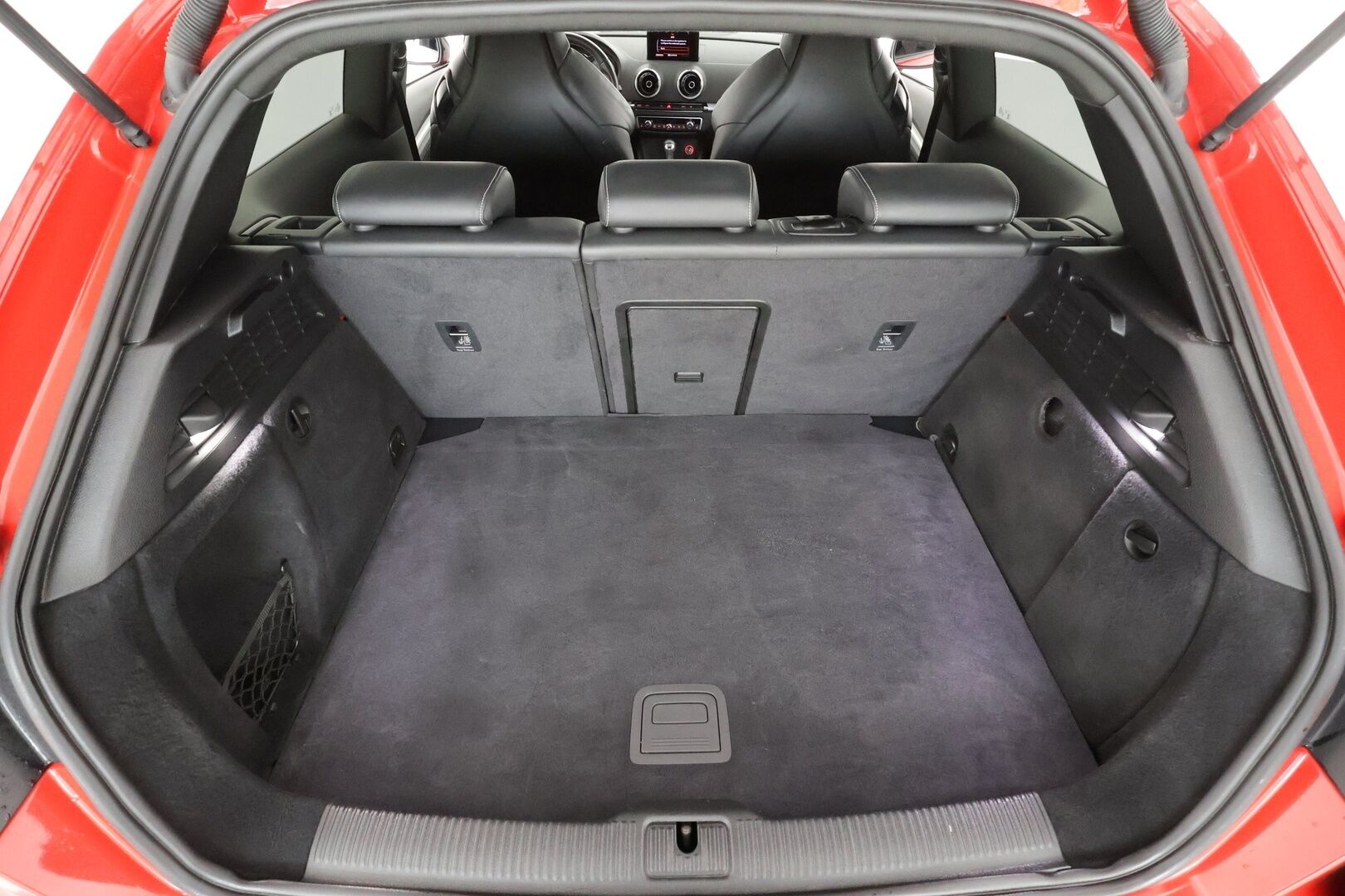 Audi S3 2014 Compact Coupé 2,0 TFSI 221 kW quattro S tronic * Suomi-auto / ACC / Timanttinahat / LED / P.tutkat / Lasikattoluukku * - Kahdet renkaat aluvanteilla