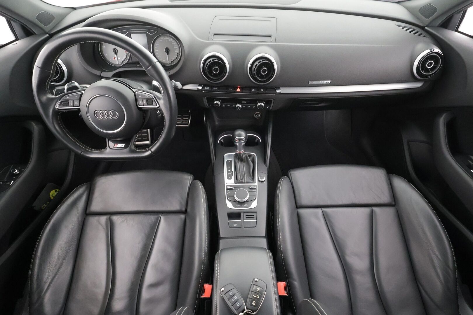 Audi S3 2014 Compact Coupé 2,0 TFSI 221 kW quattro S tronic * Suomi-auto / ACC / Timanttinahat / LED / P.tutkat / Lasikattoluukku * - Kahdet renkaat aluvanteilla