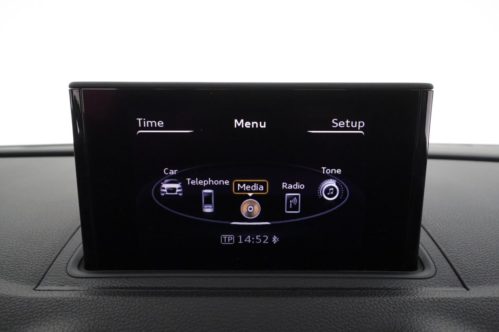 Audi S3 2014 Compact Coupé 2,0 TFSI 221 kW quattro S tronic * Adapt.Vakkari / Timanttinahat / LED / Kattoluukku / Peruutustutkat / Upea! - Kahdet renkaat aluvanteilla / Suomiauto / Hiljattain huollettu!